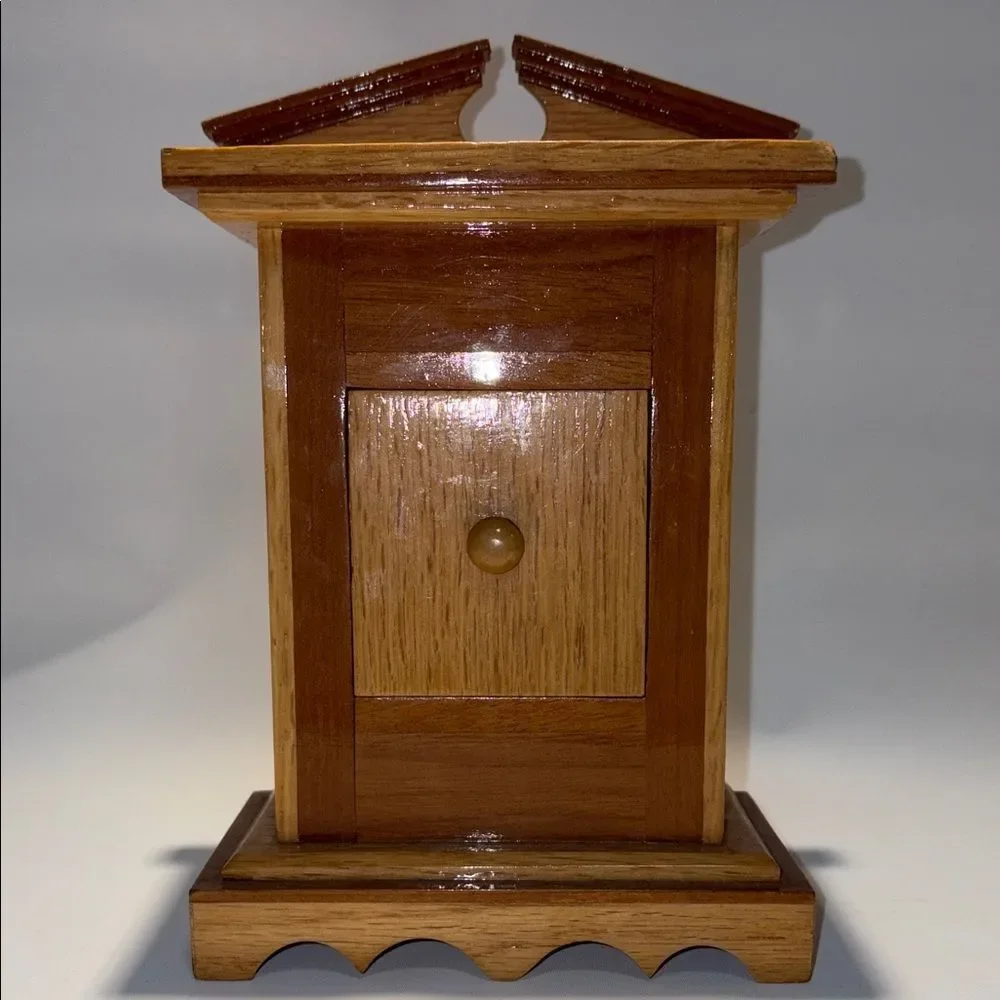 Elegant Brown Wooden Mantel Clock
